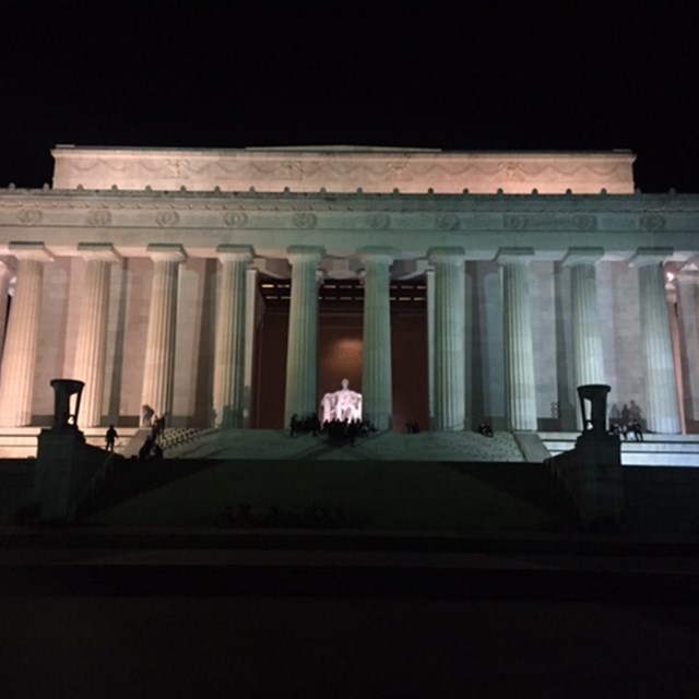 Quick photo of the Lincoln Memorial through the front.