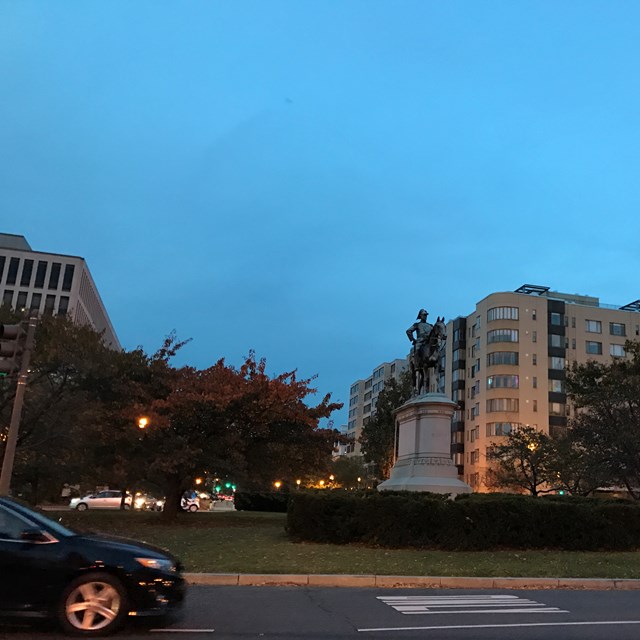 The evening view of Washington's hotels is worth capturing on photo.